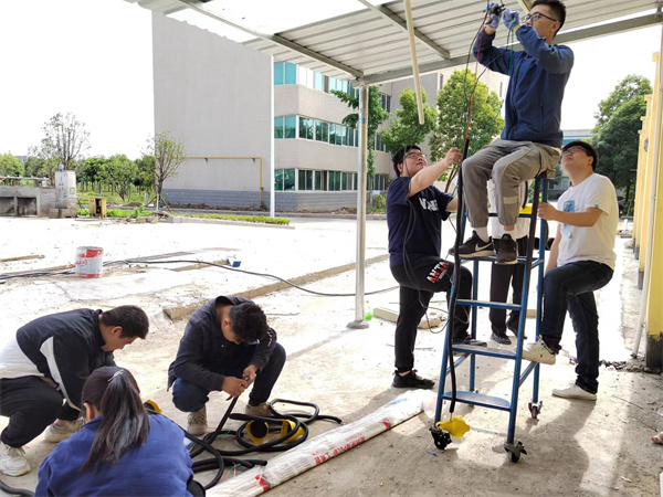 修建车棚解难题 新人支援效率高3采用.jpg